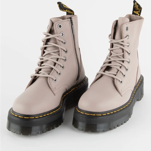 DR. MARTENS Jadon III Lace Up Womens Boots Taupe size 7